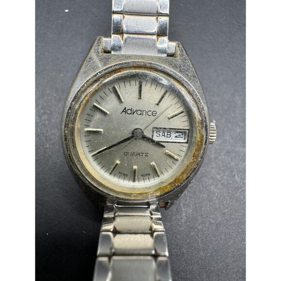 Vintage Advance Analog Day/Date Quartz Watch Silver Tone Metal Stretch Band - Picture 1 of 5